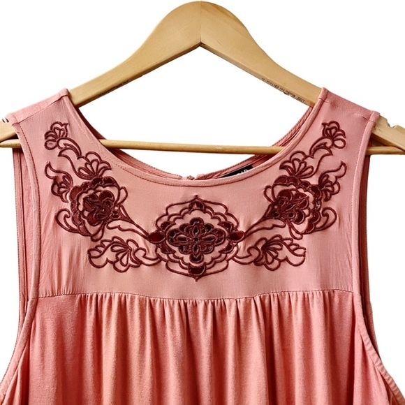 Torrid Dusty Coral Jersey Cutout Embroidered Swing Tank Top Floral Size 2 (2X) - Picture 2 of 8